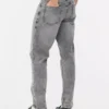 Jeans de cintura média e corte justo