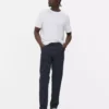 Jeans de cintura média e corte justo