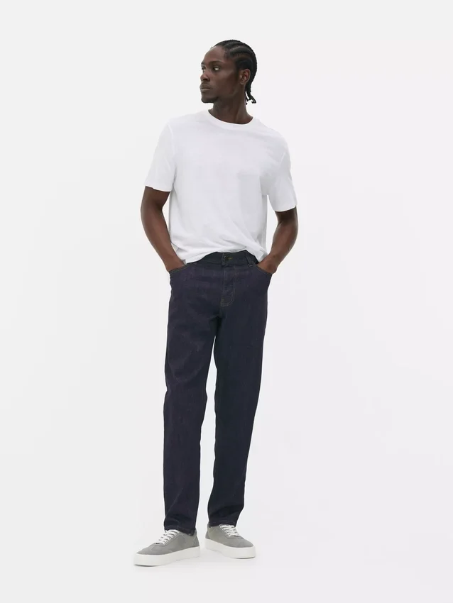 Jeans de cintura média e corte justo