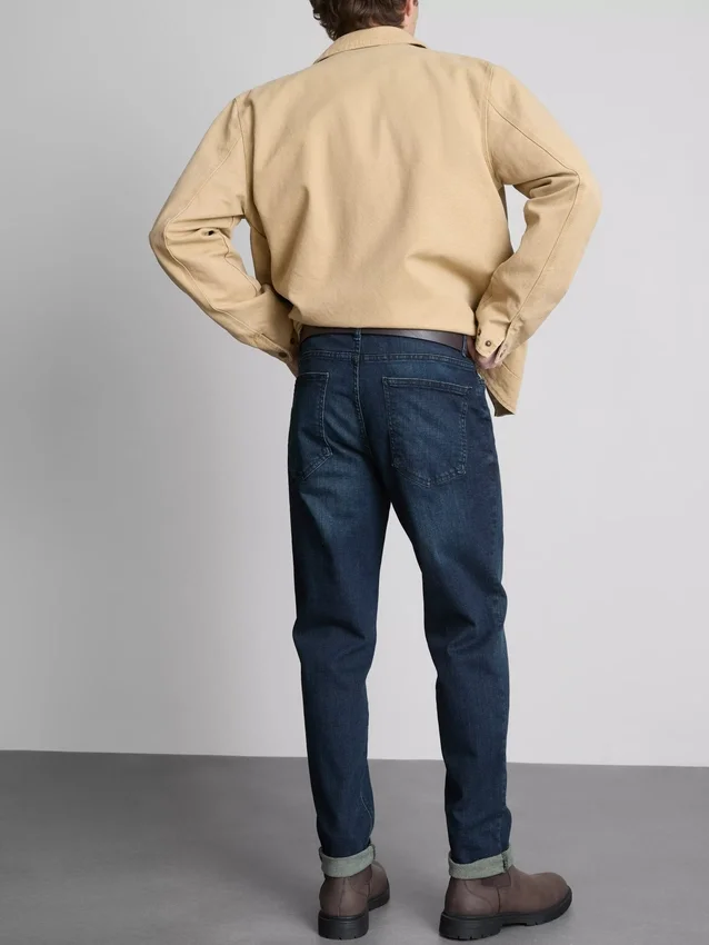 Jeans de cintura média e corte justo