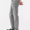 Jeans de cintura média e corte justo
