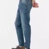 Jeans de cintura média e corte justo