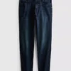 Jeans de cintura média e corte justo
