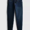 Jeans de cintura média e corte justo