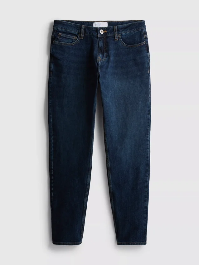 Jeans de cintura média e corte justo
