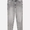 Jeans de cintura média e corte justo