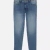 Jeans de cintura média e corte justo