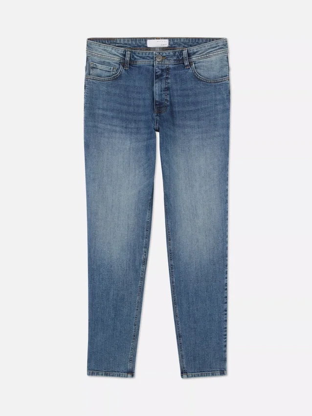 Jeans de cintura média e corte justo