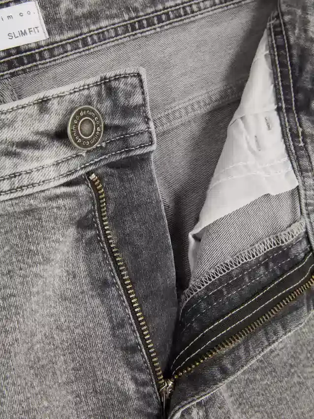 Jeans de cintura média e corte justo