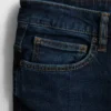 Jeans de cintura média e corte justo