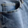 Jeans de cintura média e corte justo