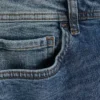 Jeans de cintura média e corte justo