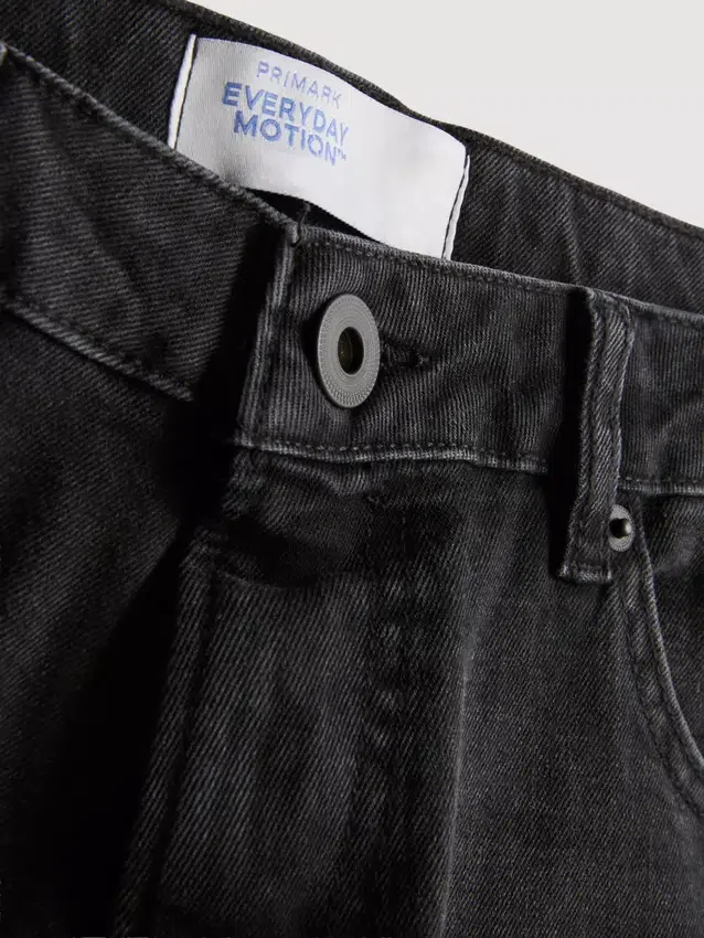 Jeans de cintura média e corte justo