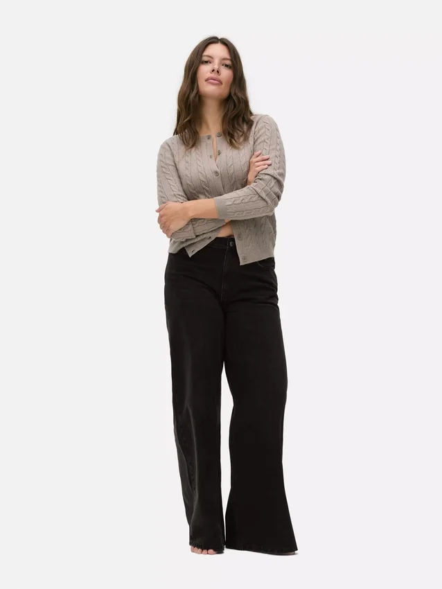 Jeans de cintura média e perna larga