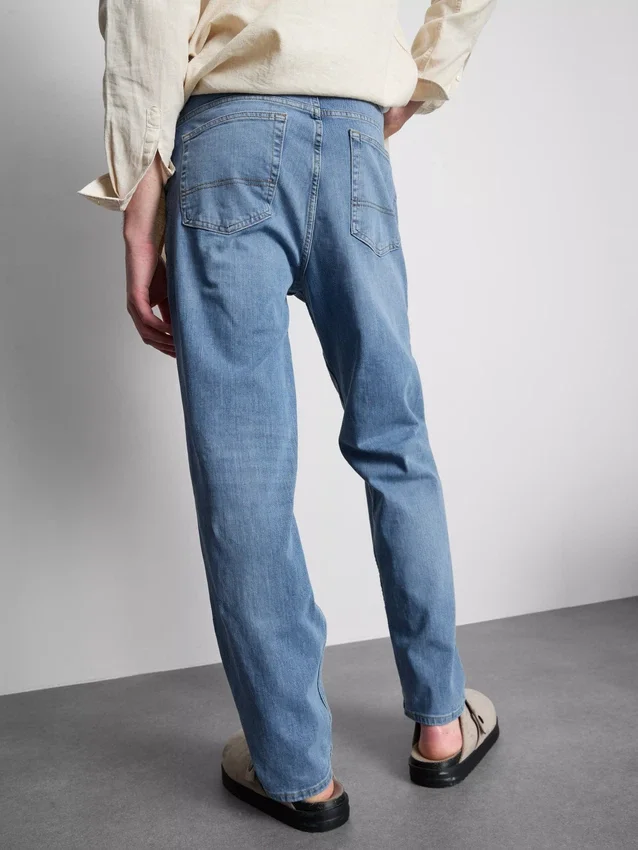 Jeans de cintura média e perna reta