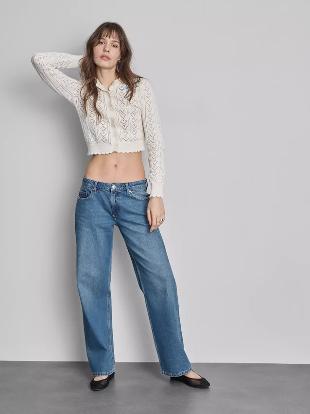 Jeans de corte reto, cintura baixa e estilo descontraído