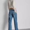 Jeans de corte reto, cintura baixa e estilo descontraído