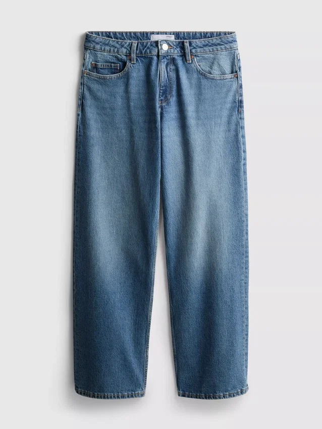 Jeans de corte reto, cintura baixa e estilo descontraído