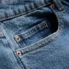 Jeans de corte reto, cintura baixa e estilo descontraído