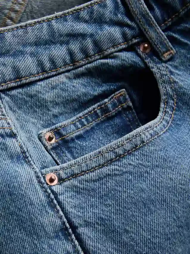 Jeans de corte reto, cintura baixa e estilo descontraído