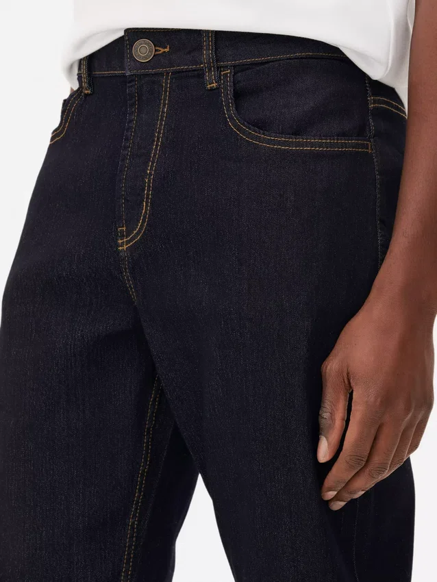 Jeans de corte reto e cintura média