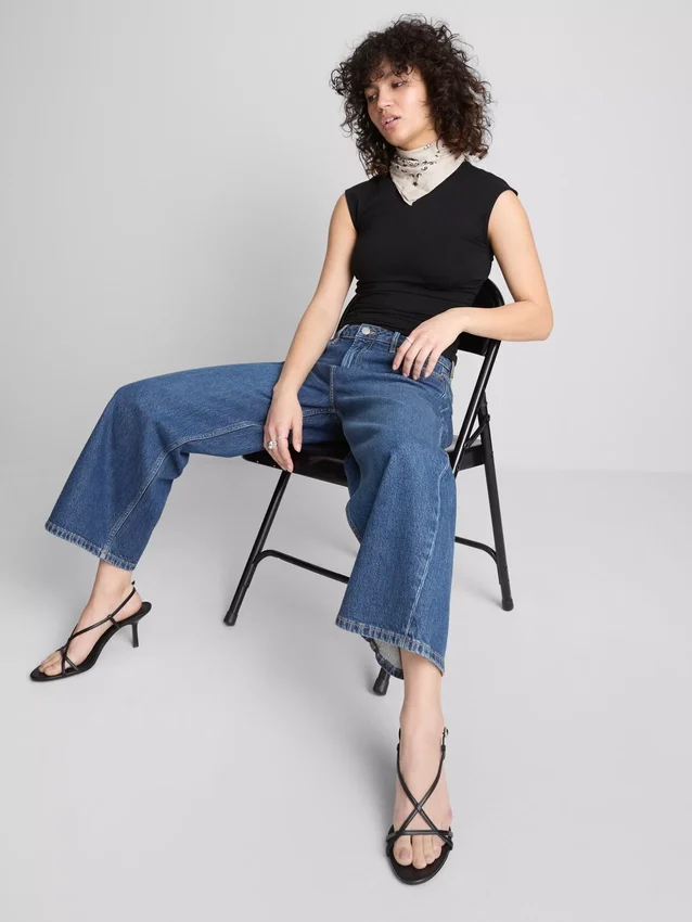 Jeans de ganga curtos de perna larga