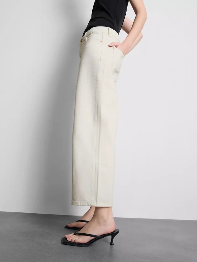 Jeans de ganga curtos de perna larga
