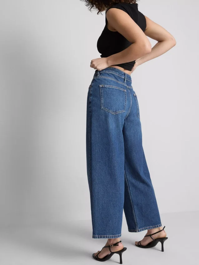 Jeans de ganga curtos de perna larga
