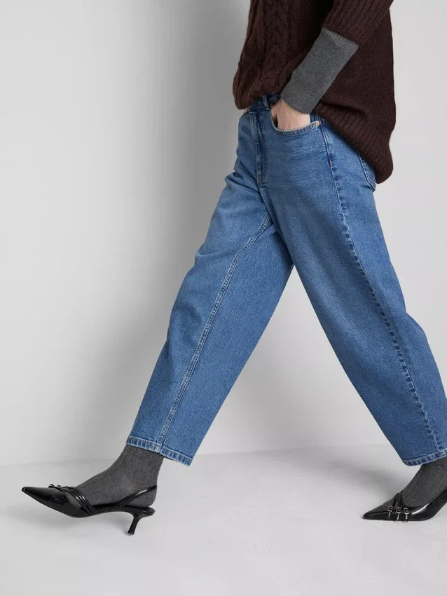 Jeans de ganga de algodão de cintura alta e corte afunilado