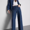 Jeans de perna larga com bolsos à frente