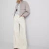 Jeans de perna larga com bolsos à frente