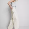 Jeans de perna larga com bolsos à frente