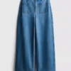 Jeans de perna larga com bolsos à frente