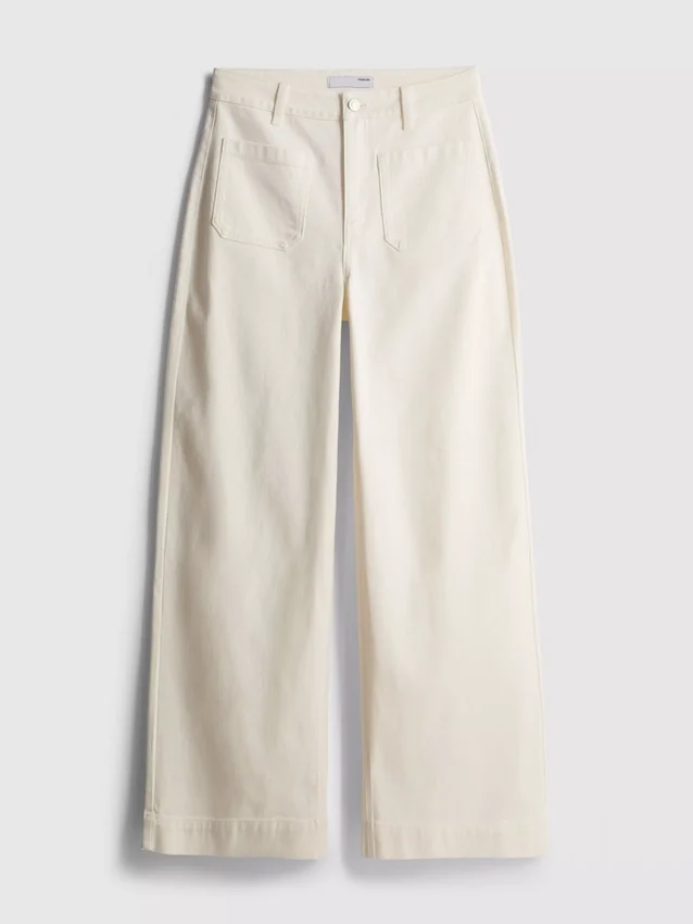 Jeans de perna larga com bolsos à frente