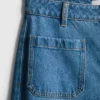 Jeans de perna larga com bolsos à frente