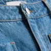 Jeans de perna larga com bolsos à frente