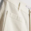 Jeans de perna larga com bolsos à frente