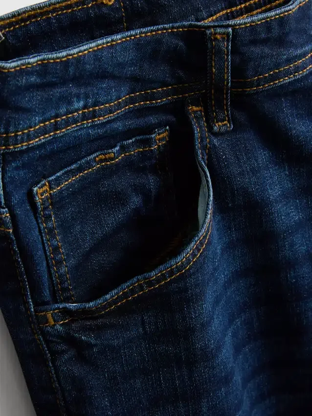 Jeans elásticos de perna reta