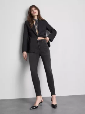 Jeans justos com elevado teor de algodão