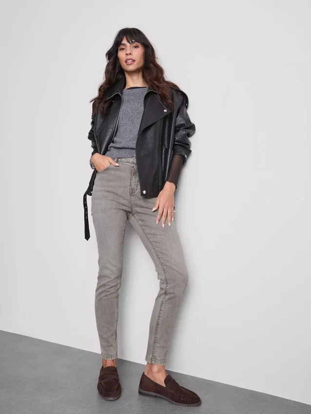 Jeans justos com elevado teor de algodão