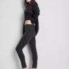Jeans justos com elevado teor de algodão