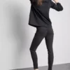 Jeans justos com elevado teor de algodão
