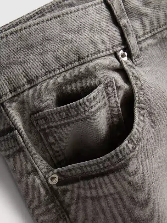 Jeans justos com elevado teor de algodão