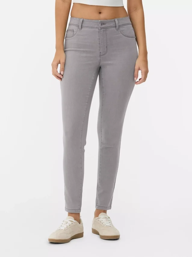 Jeans justos de cintura média Essential | regular