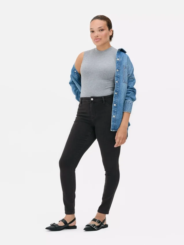 Jeans justos de cintura média Essential | regular