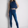 Jeans justos de cintura média Essential | regular