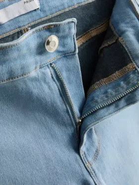 Jeans justos de cintura média Essential | regular
