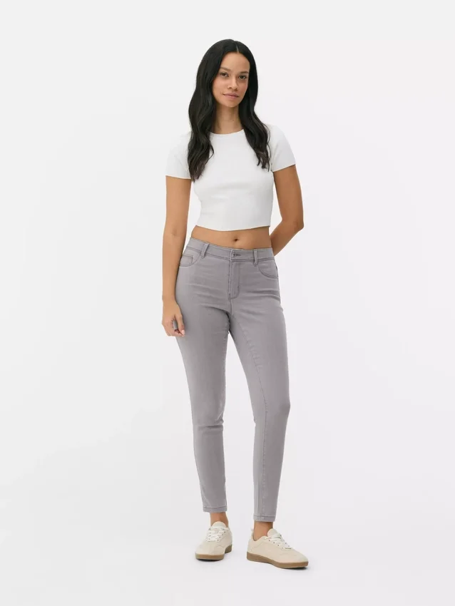 Jeans justos de cintura média Essential | regular