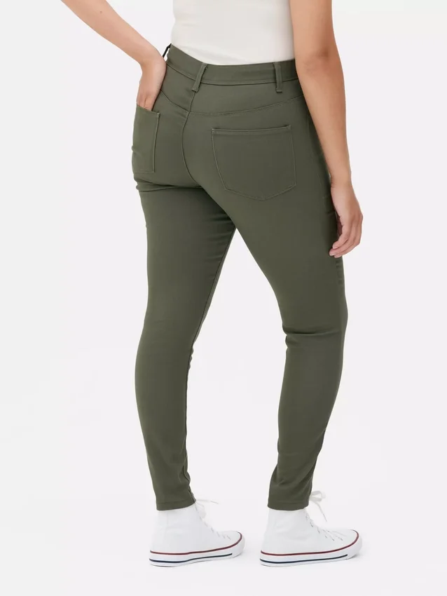 Jeans justos de cintura média Essential | regular