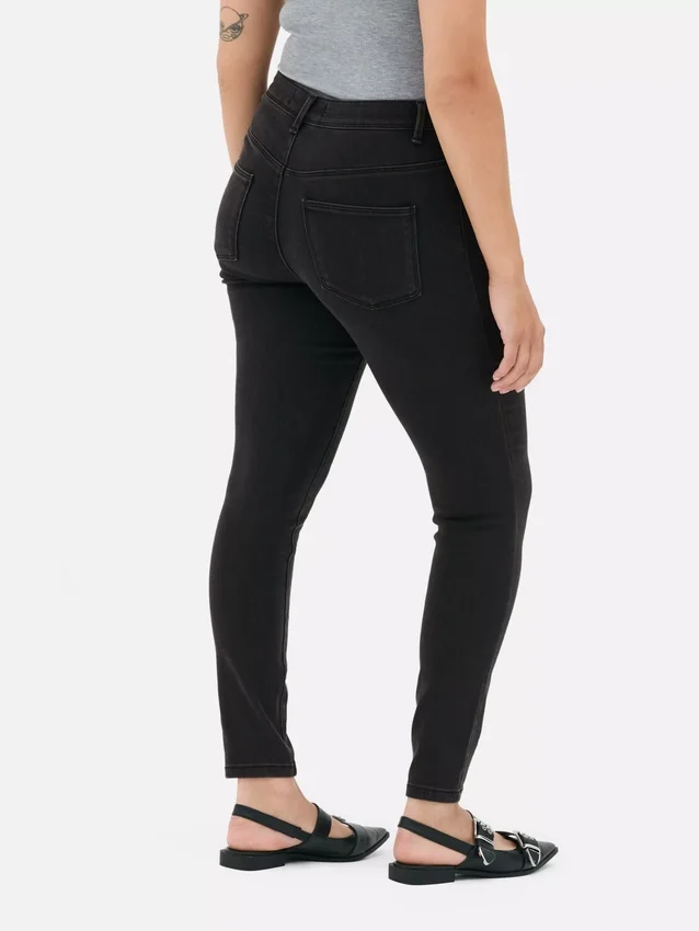 Jeans justos de cintura média Essential | regular